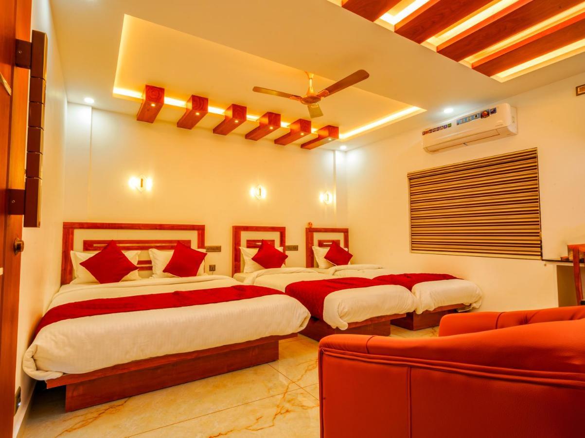Marina Suites Airport Hotel Kochi 外观 照片