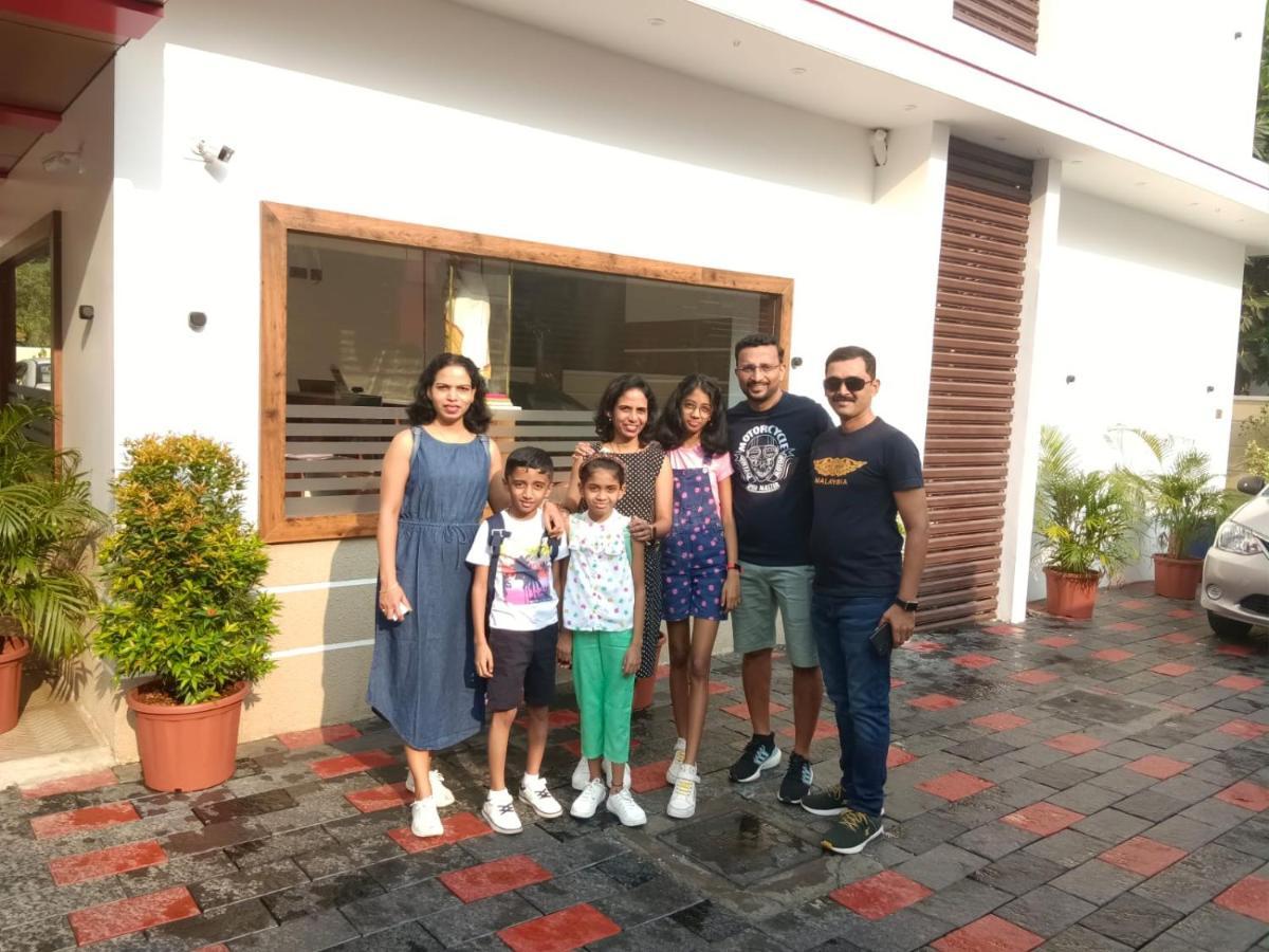 Marina Suites Airport Hotel Kochi 外观 照片