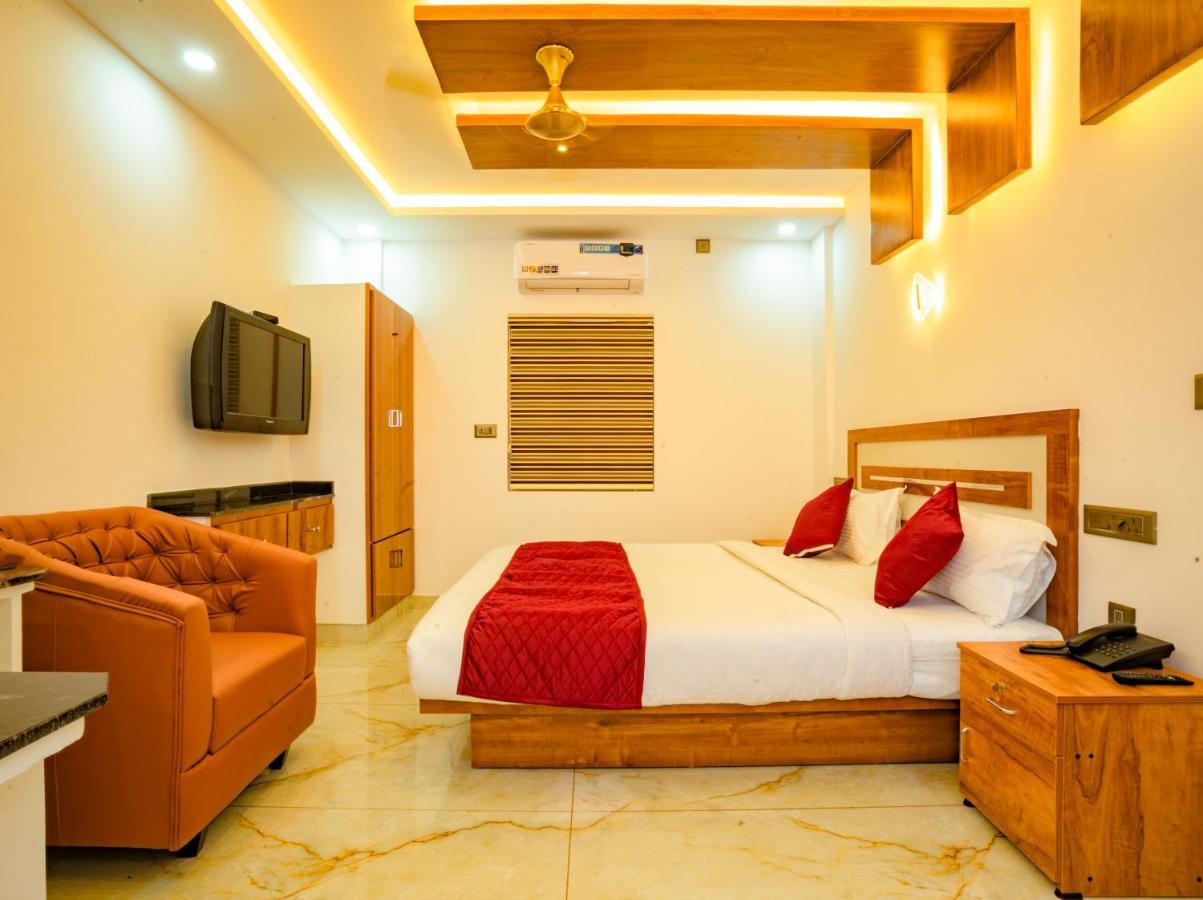 Marina Suites Airport Hotel Kochi 外观 照片