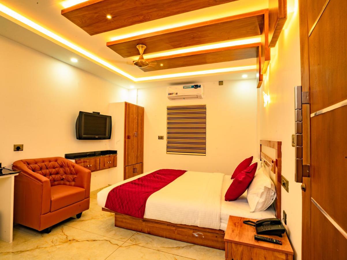 Marina Suites Airport Hotel Kochi 外观 照片