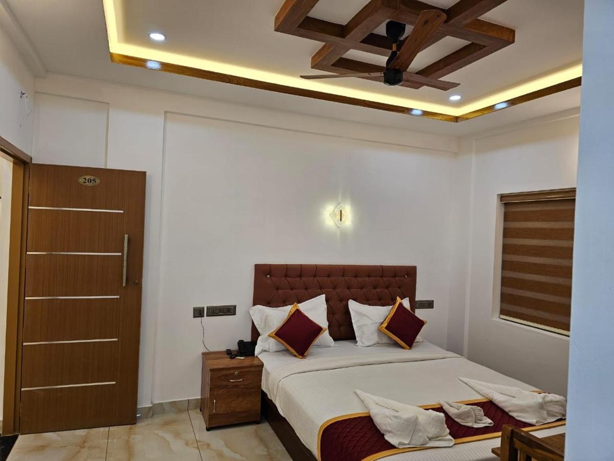 Marina Suites Airport Hotel Kochi 外观 照片