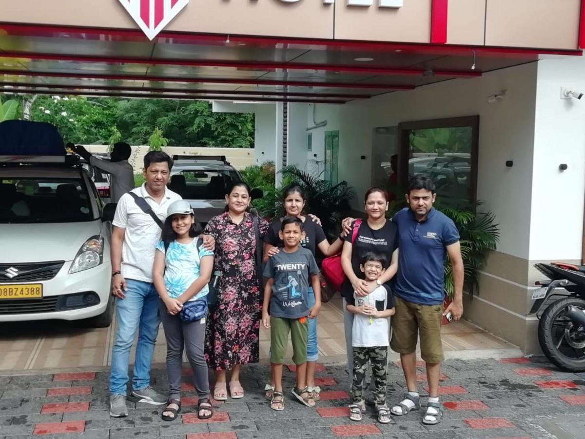 Marina Suites Airport Hotel Kochi 外观 照片
