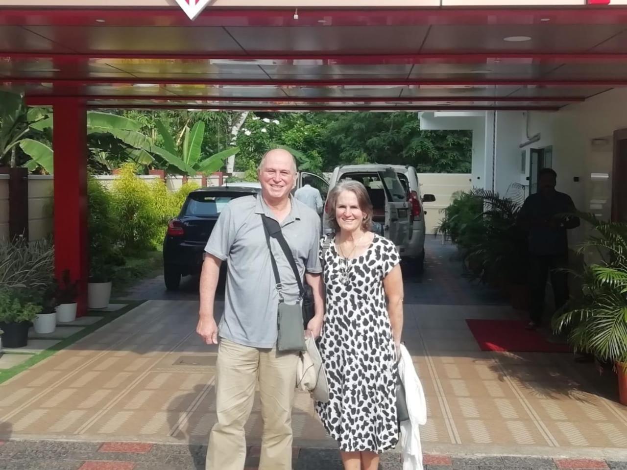 Marina Suites Airport Hotel Kochi 外观 照片