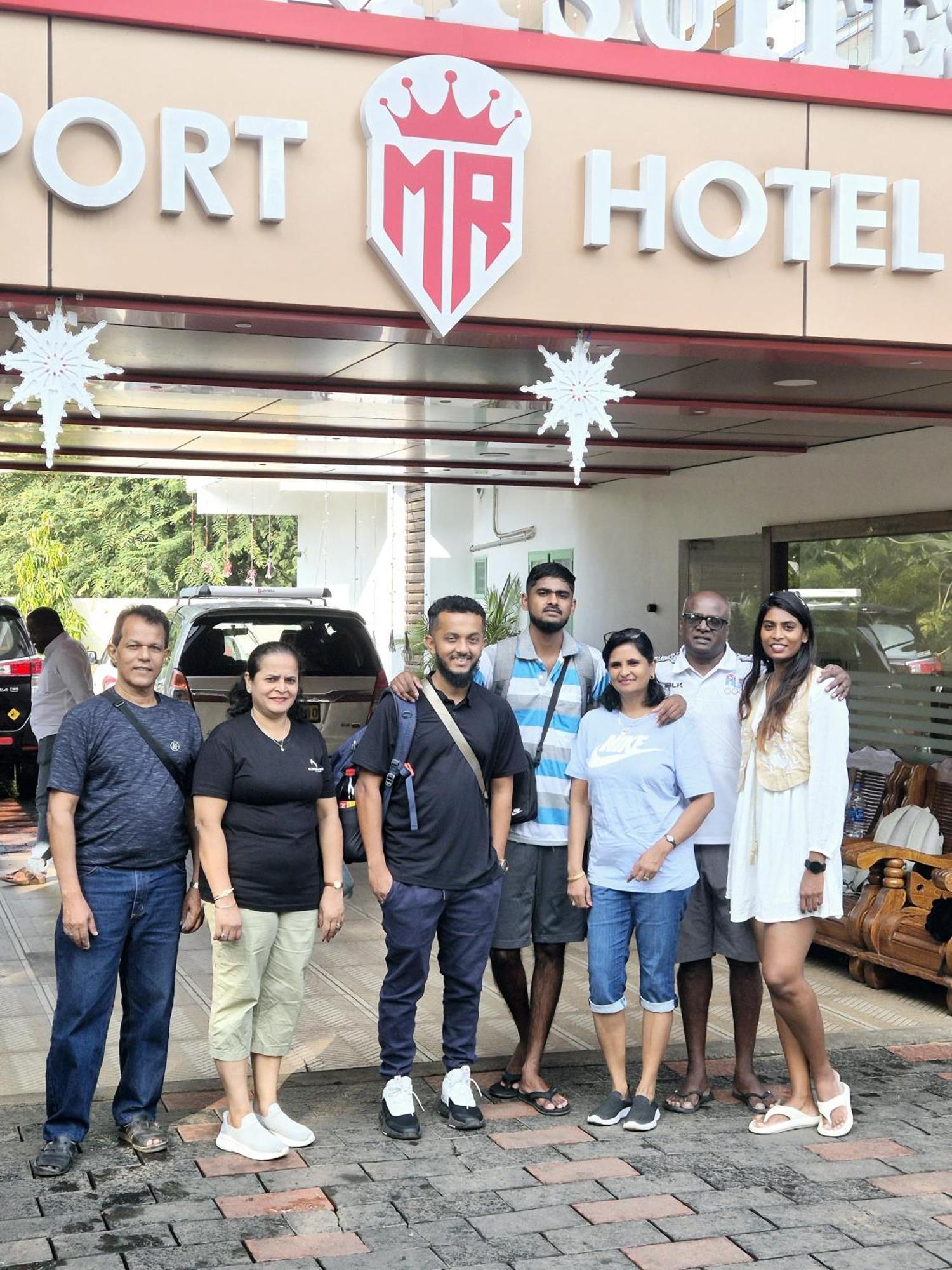 Marina Suites Airport Hotel Kochi 外观 照片