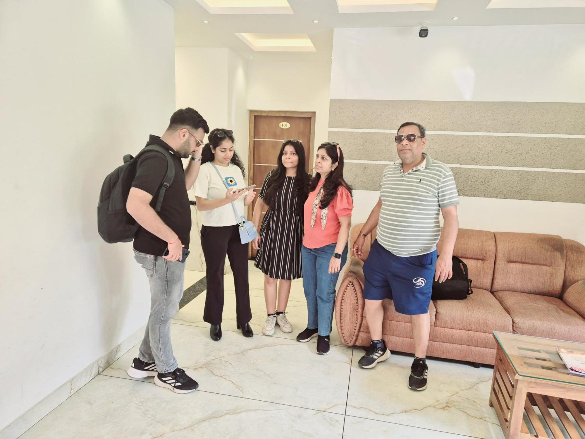 Marina Suites Airport Hotel Kochi 外观 照片